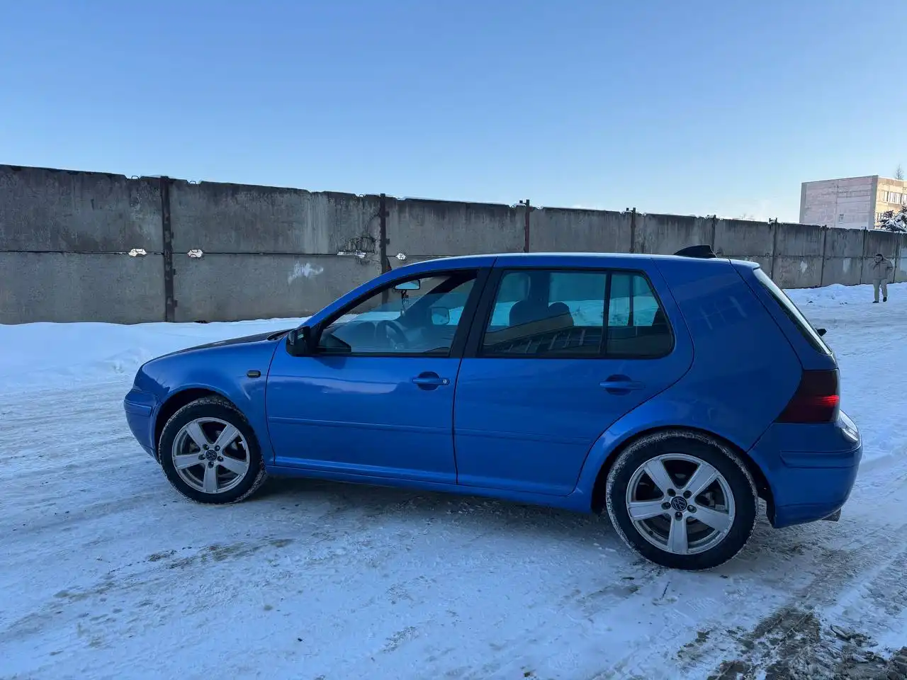 Продажа Volkswagen Golf IV 2001 года выпуска - Легковые автомобили (Авто) в Майкоп