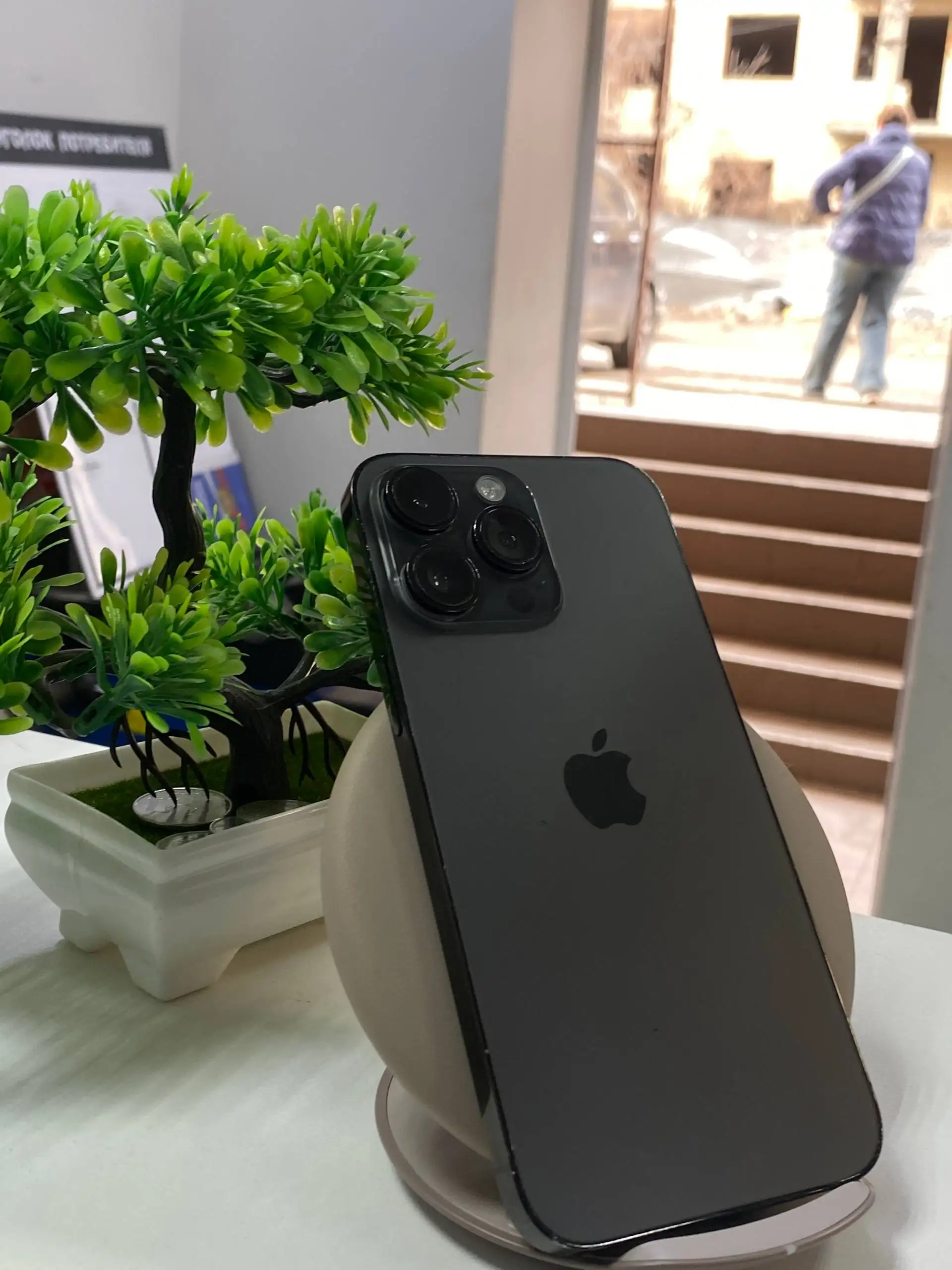 iPhone 14 Pro Max 256gb с пятном на экране - Смартфоны (Электроника) в Краснодар