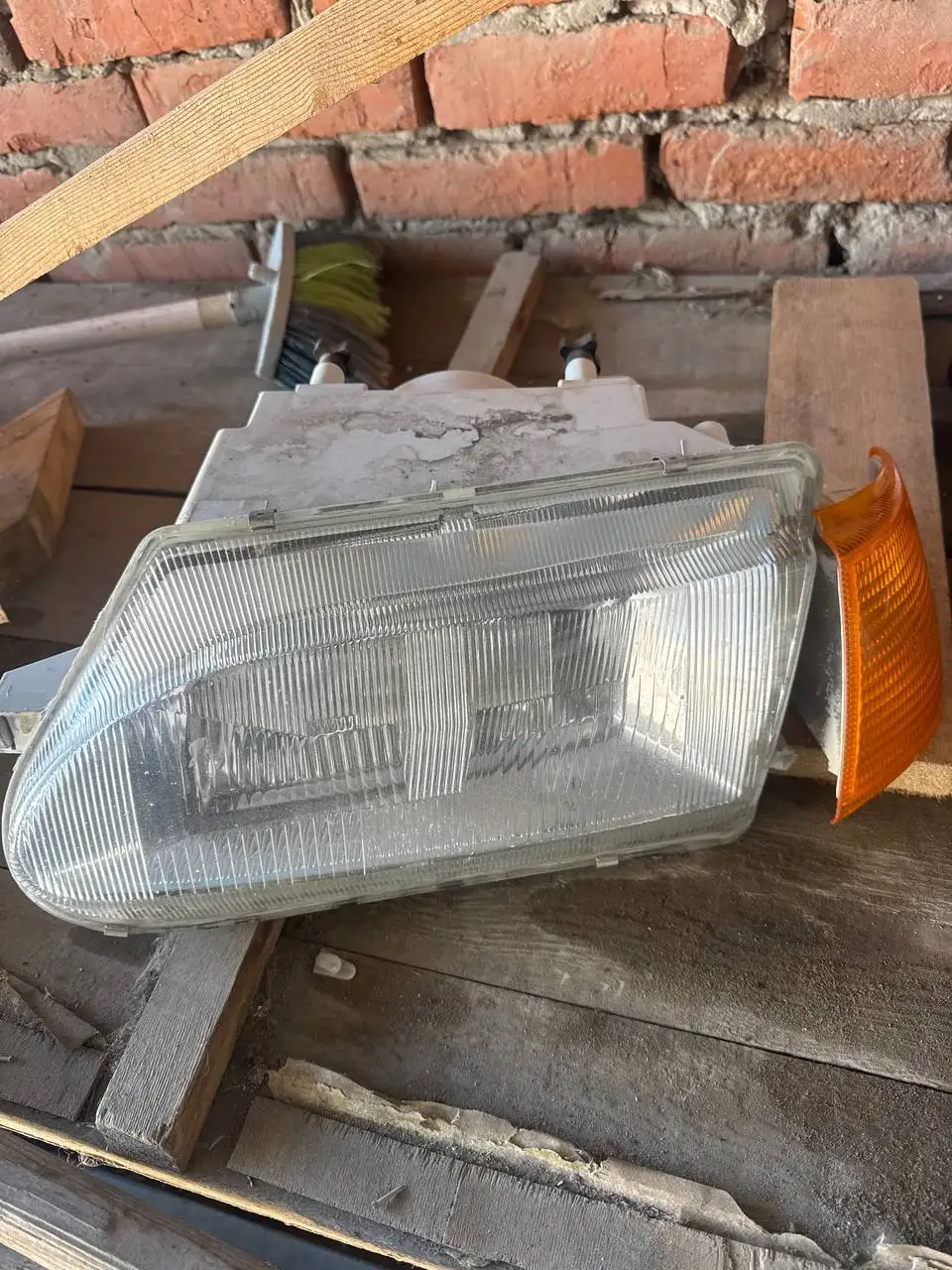 Фара водительская в отличном состоянии - Автосвет (Запчасти) в Краснодар