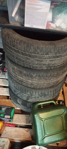 Шины 215/45 R16 в отличном состоянии - Выкуп авто в Краснодар