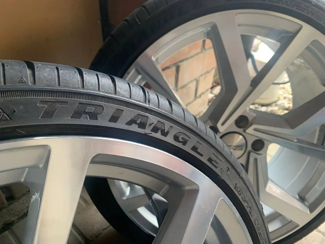 Продажа резины 235/35 r19 - Шины и диски (Авто) в Тульский