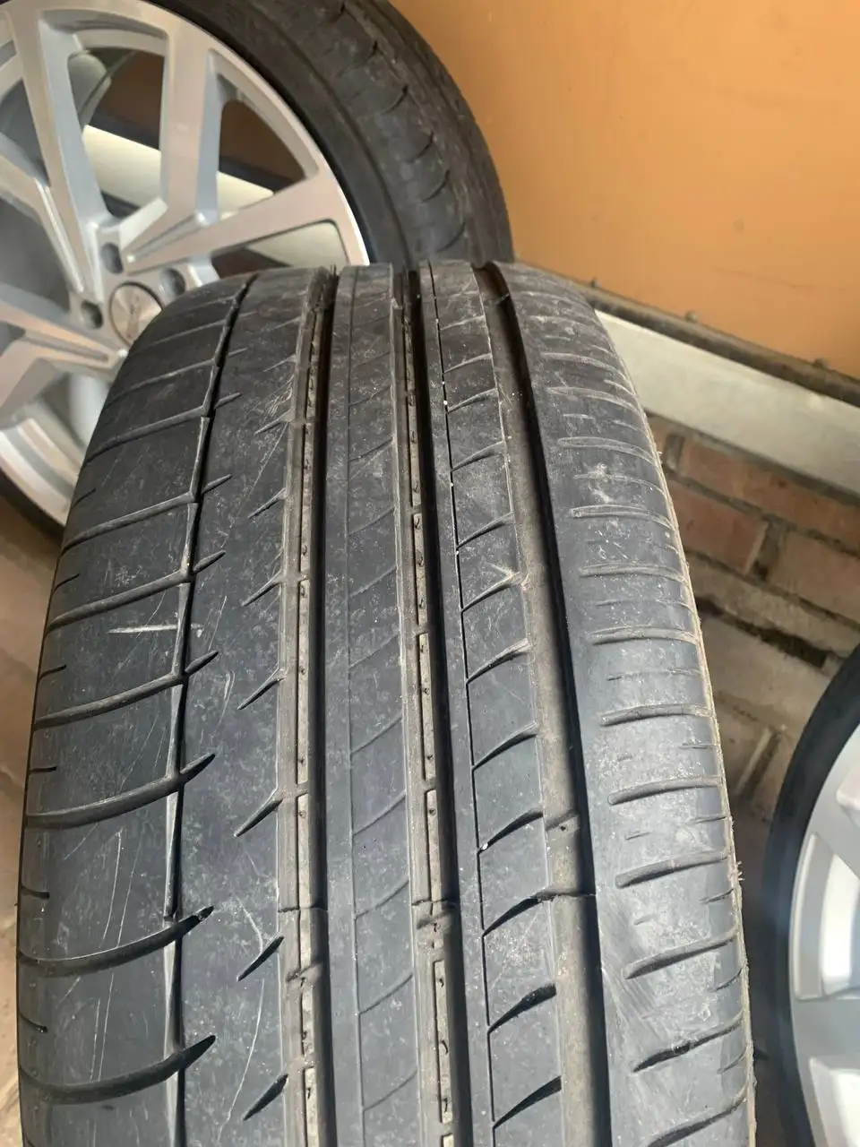 Продажа резины 235/35 r19 - Шины и диски (Авто) в Тульский