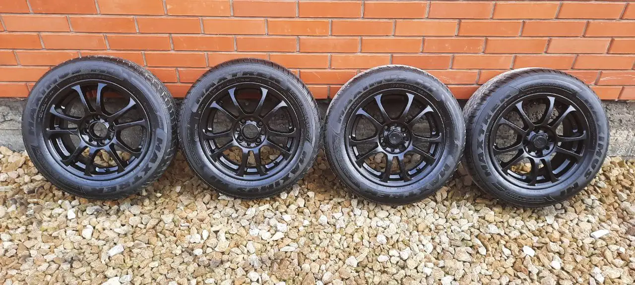 MAXTREK 185/60/14 летняя резина в хорошем состоянии - Шины и диски (Запчасти) в Крымск