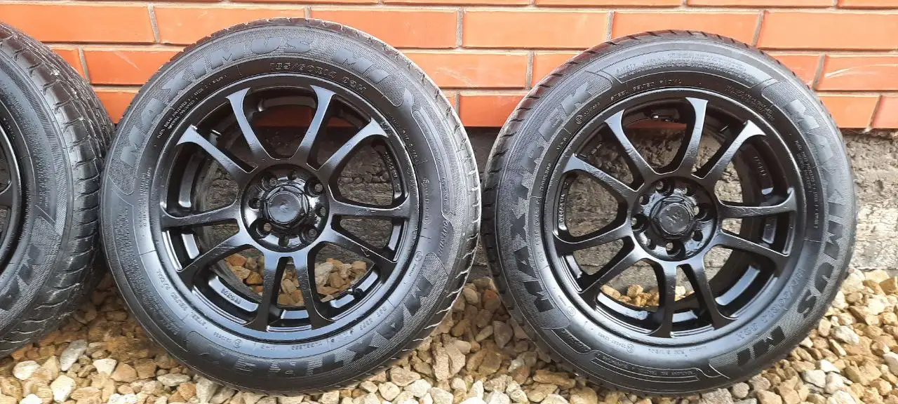 MAXTREK 185/60/14 летняя резина в хорошем состоянии - Шины и диски (Запчасти) в Крымск