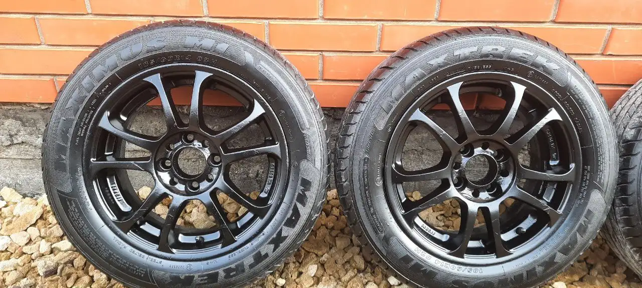 MAXTREK 185/60/14 летняя резина в хорошем состоянии - Шины и диски (Запчасти) в Крымск