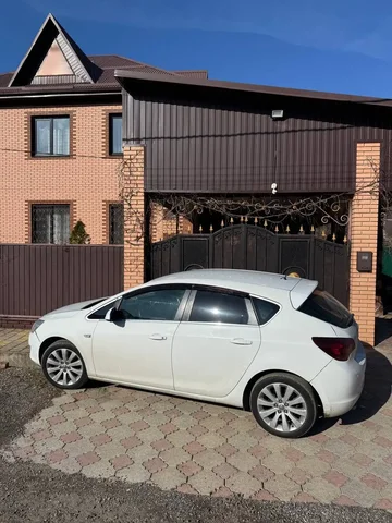 Opel Astra 2011 автомат - частное объявление в Горячий Ключ