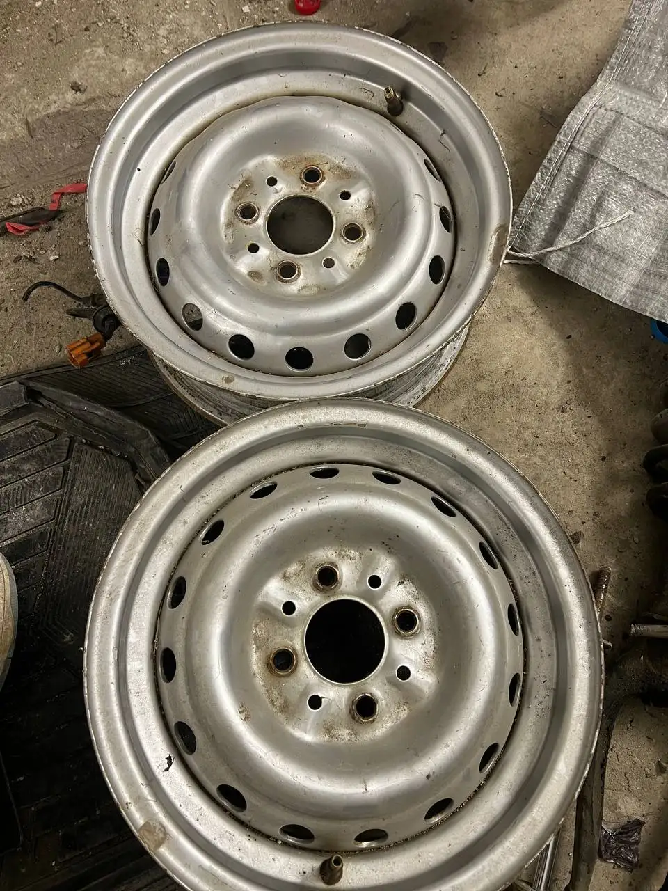 Продажа резины и дисков в Краснодаре - Шины и диски (Запчасти) в Краснодар