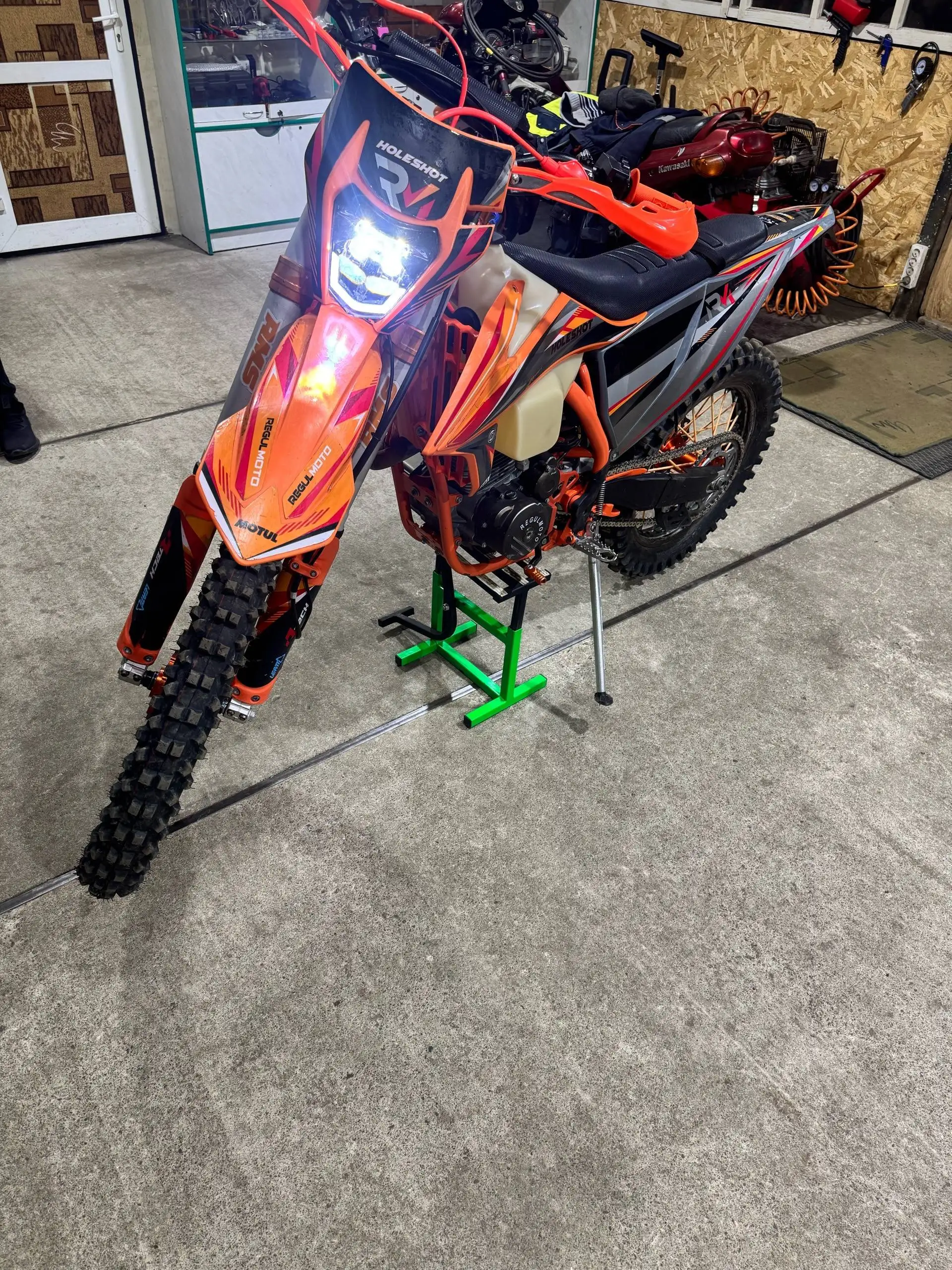 Продажа скутера REGULMOTO HOLESHOT 300 - Мотоциклы и скутеры (Авто) в Краснодар