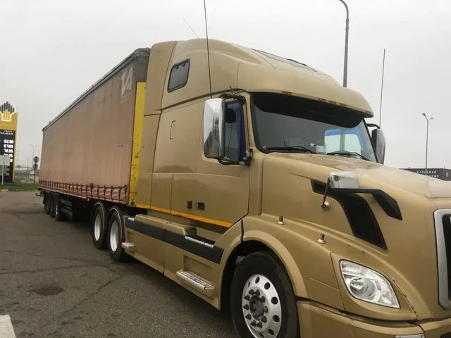 Продажа тягача VOLVO VNL 670 2004 года выпуска - Мотоциклы и мототехника в Краснодар