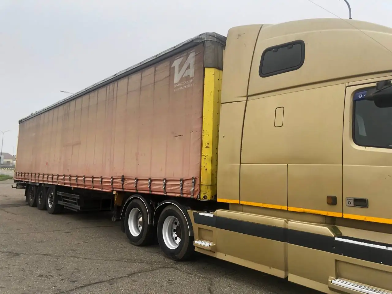 Продажа тягача VOLVO VNL 670 2004 года выпуска - Грузовики (Авто) в Краснодар