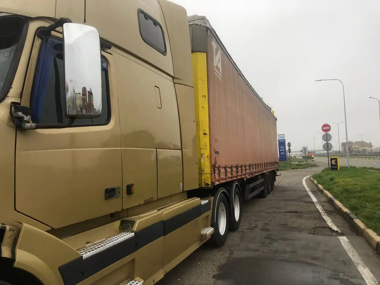 Продажа тягача VOLVO VNL 670 2004 года выпуска - Грузовики (Авто) в Краснодар