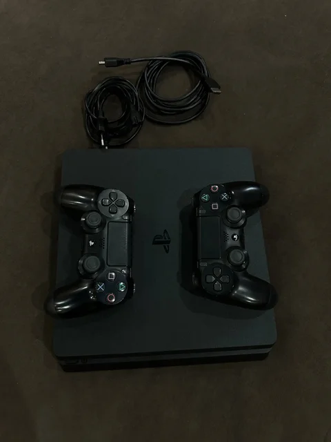 Продам PlayStation 4 slim 1tb - Источники бесперебойного питания в Краснодар