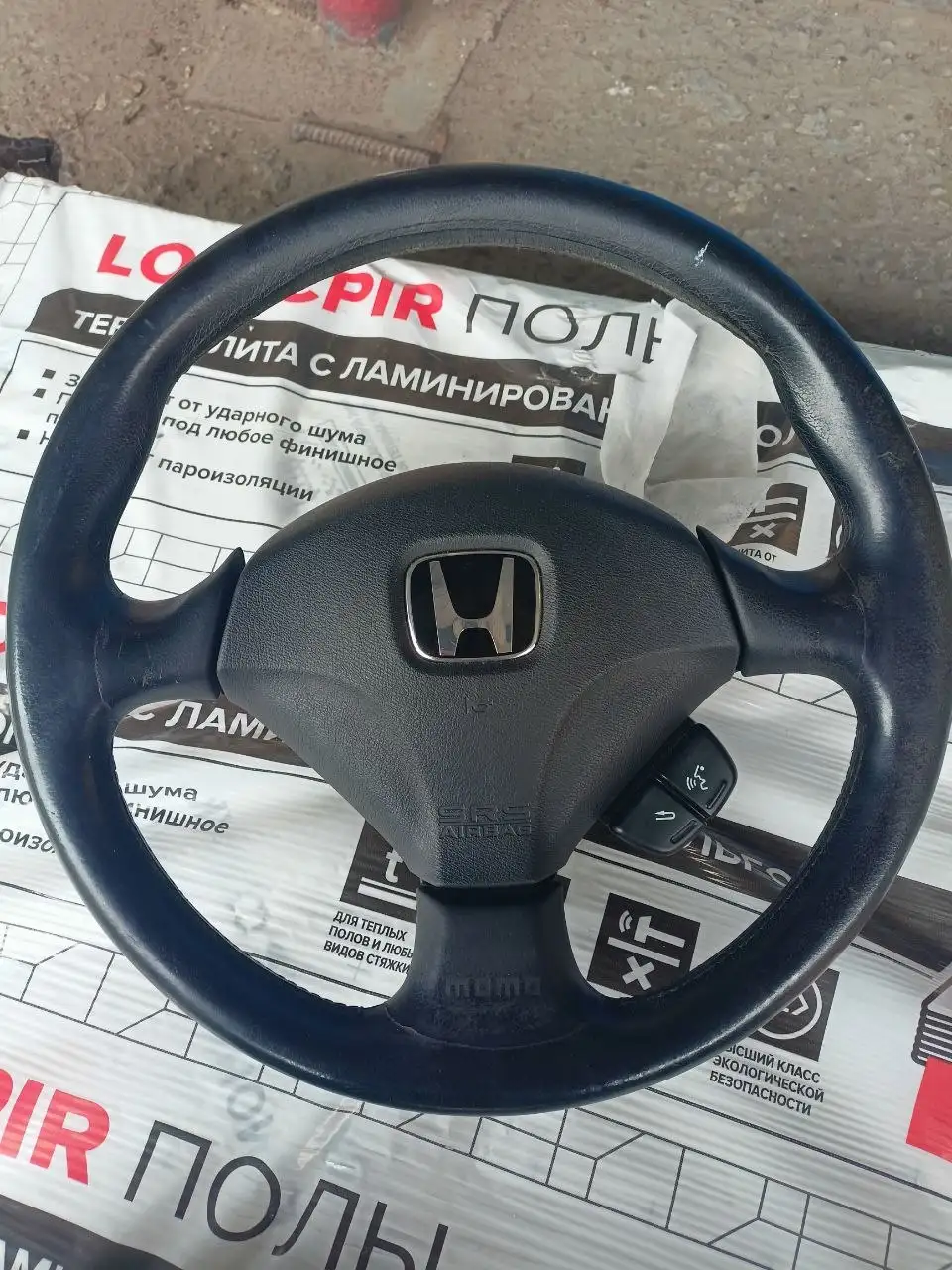 Руль MOMO Honda Integra DC5 с повреждением - Рулевое управление (Запчасти) в Краснодар