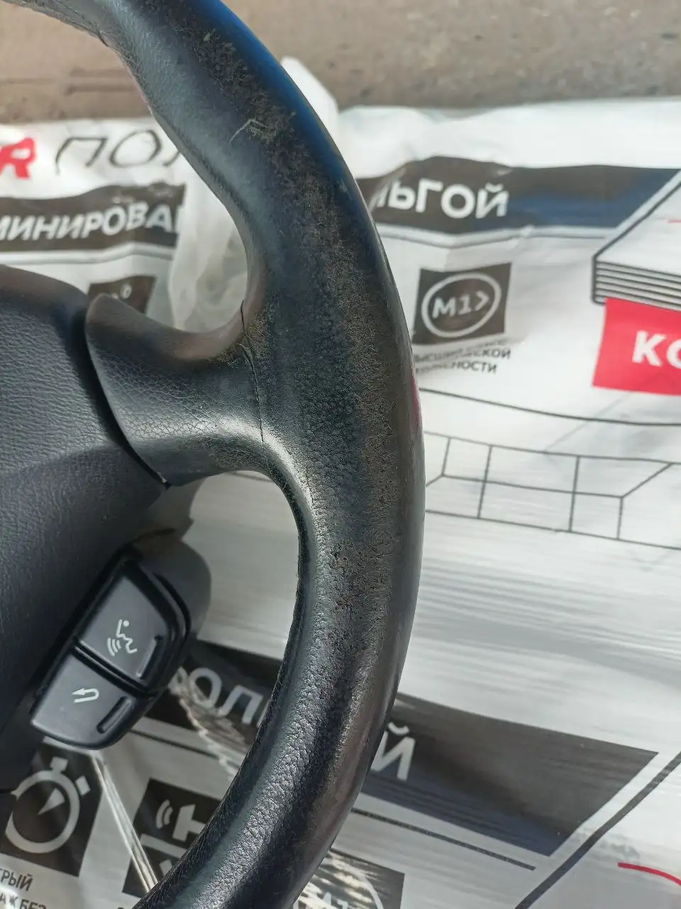 Руль MOMO Honda Integra DC5 с повреждением - Рулевое управление (Запчасти) в Краснодар