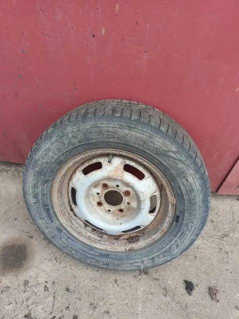 Одно колесо ВАЗ R13 - Колесные диски и шины в Краснодар