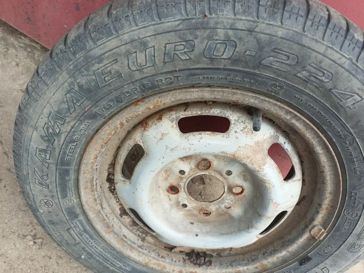 Одно колесо ВАЗ R13 - Шины и диски (Запчасти) в Краснодар
