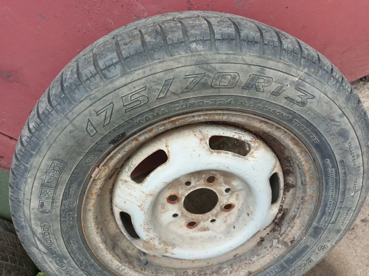 Одно колесо ВАЗ R13 - Шины и диски (Запчасти) в Краснодар