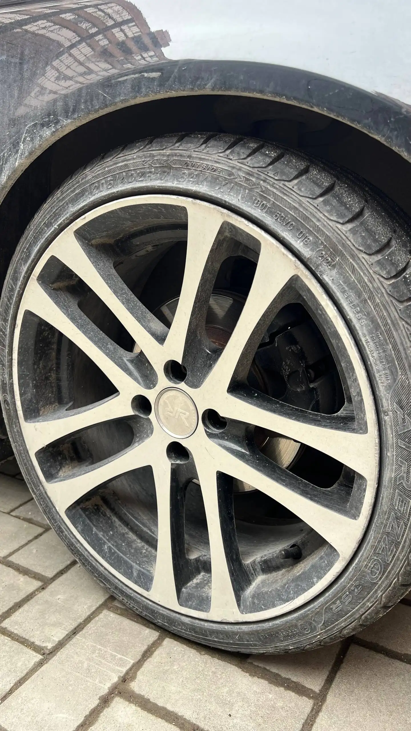 Рельсы 205/40/17 с дисками - Шины и диски (Авто) в Новороссийск