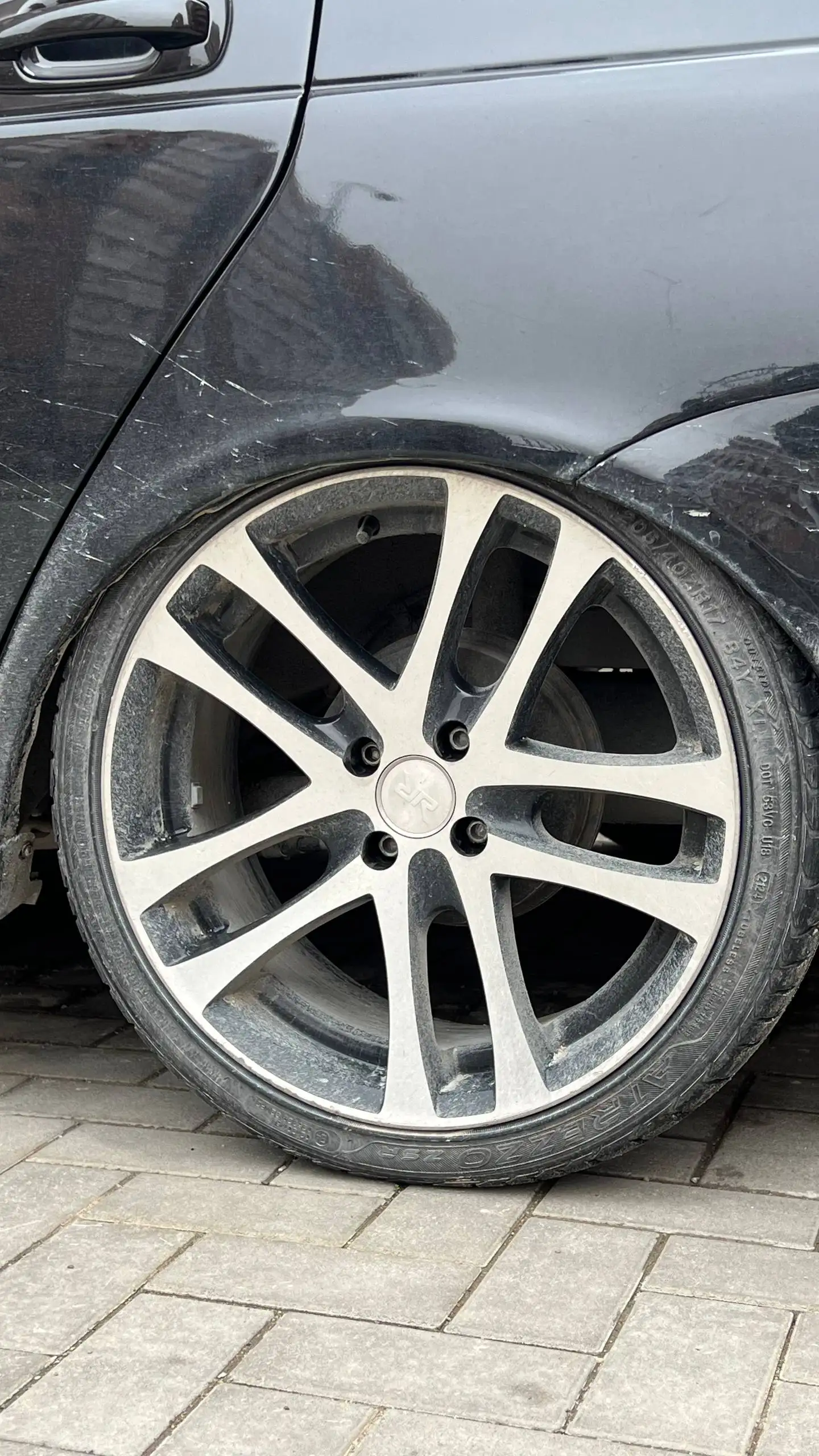 Рельсы 205/40/17 с дисками - Шины и диски (Авто) в Новороссийск