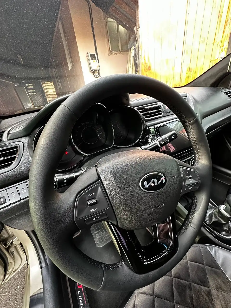 Продажа автомобиля Kia Rio 3 2013 года - Легковые автомобили (Авто) в Темрюк