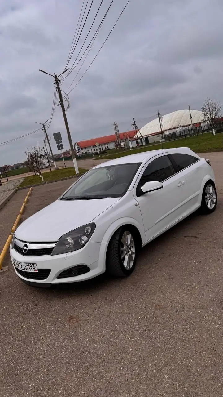 Opel Astra GTC 1.8 автомат в достойном состоянии с новыми запчастями - Легковые автомобили (Авто) в Краснодар
