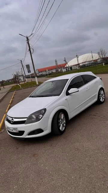 Opel Astra GTC 1.8 автомат в достойном состоянии с новыми запчастями - Автозвук в Краснодар