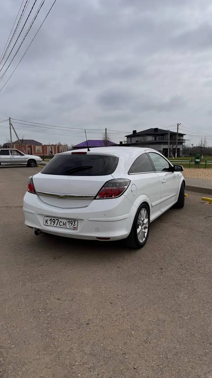 Opel Astra GTC 1.8 автомат в достойном состоянии с новыми запчастями - Легковые автомобили (Авто) в Краснодар