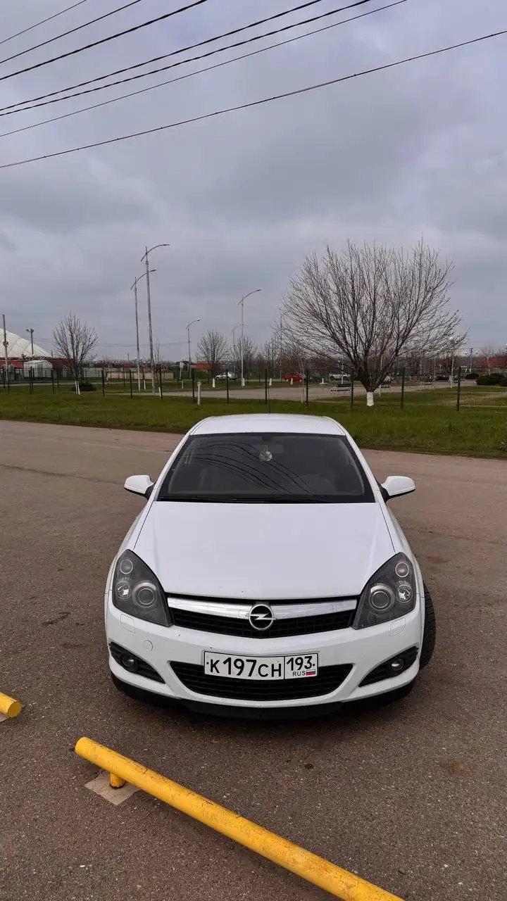 Opel Astra GTC 1.8 автомат в достойном состоянии с новыми запчастями - Легковые автомобили (Авто) в Краснодар