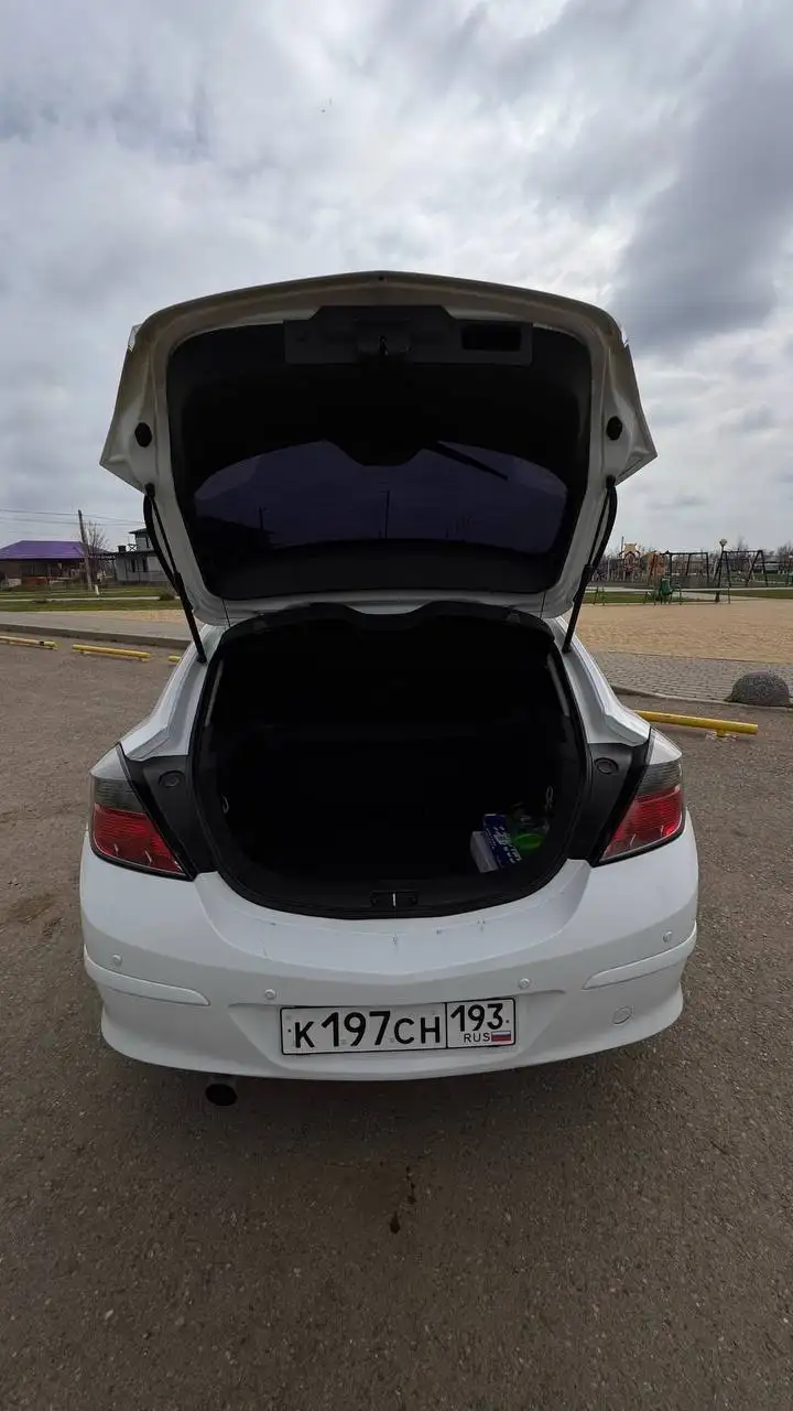 Opel Astra GTC 1.8 автомат в достойном состоянии с новыми запчастями - Легковые автомобили (Авто) в Краснодар