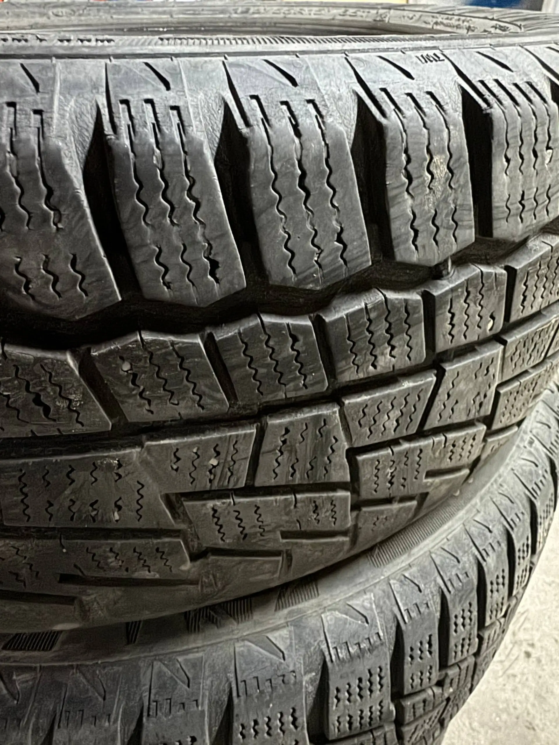 Зимняя резина липучка 5k, колпаки в подарок - Шины и диски (Авто) в Краснодар