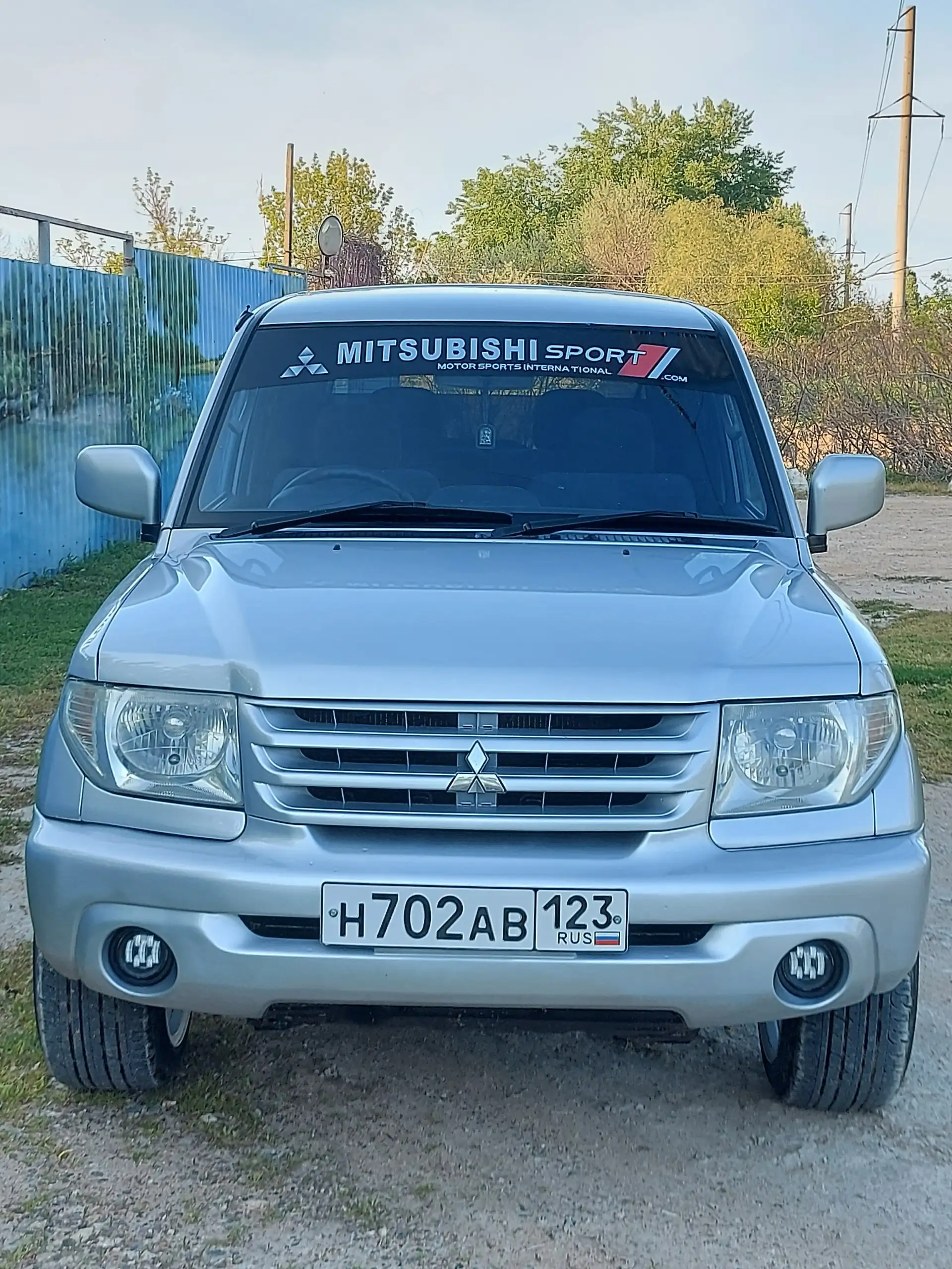 Mitsubishi Pajero iO 2001 - Внедорожник (Авто) в Темрюк