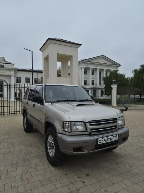 Isuzu Bighorn 2000 - частное объявление в Усть-Лабинск