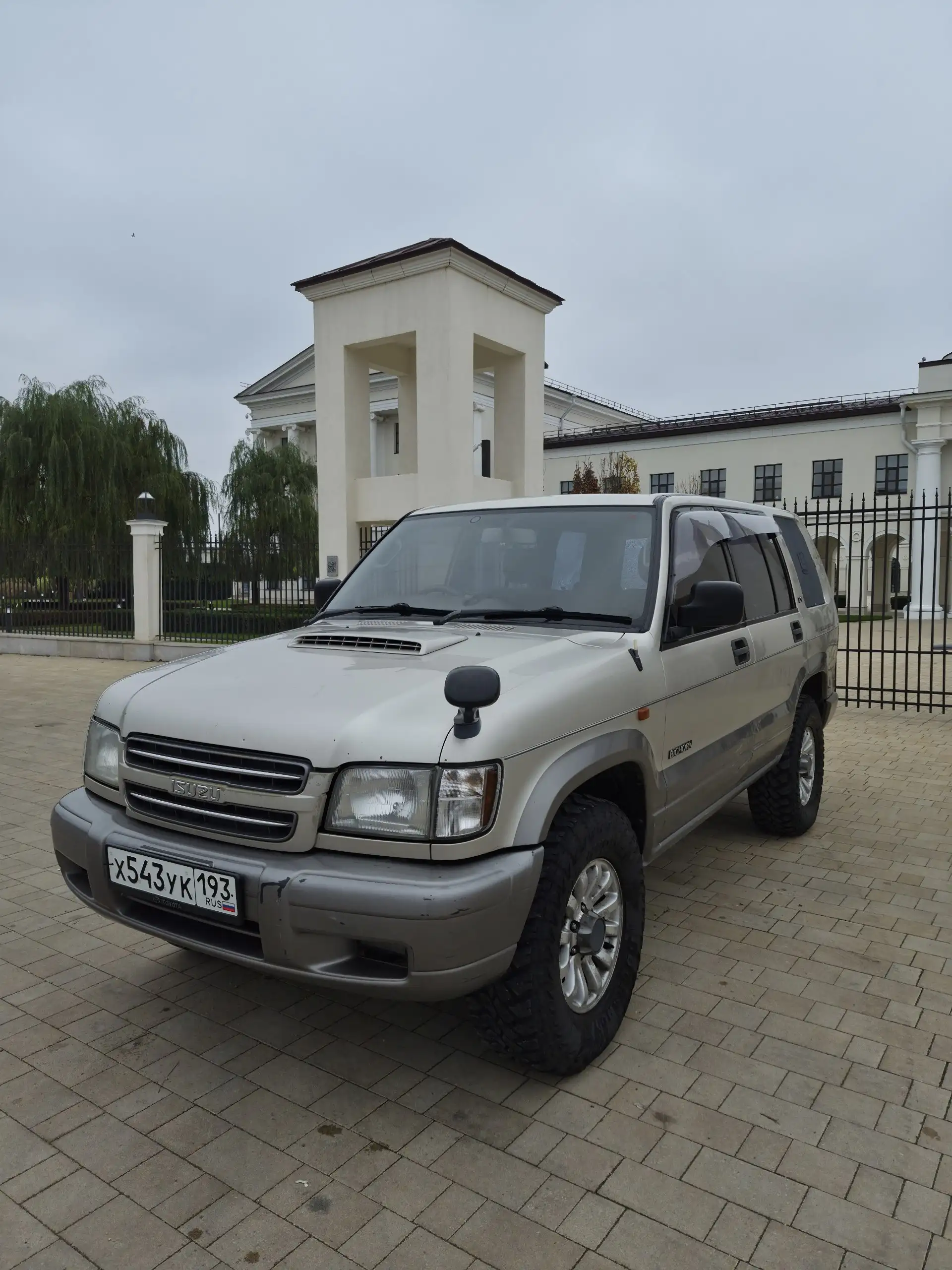 Isuzu Bighorn 2000 - Внедорожники (Авто) в Усть-Лабинск
