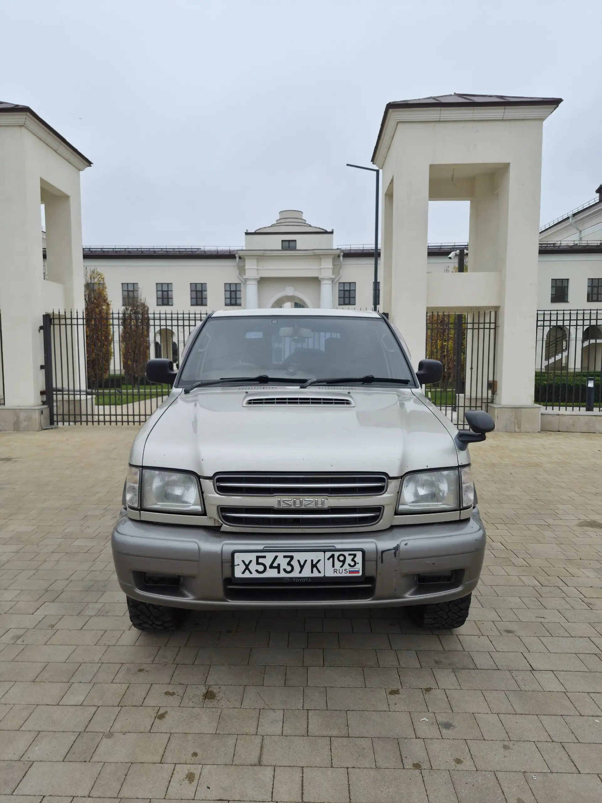 Isuzu Bighorn 2000 - Внедорожники (Авто) в Усть-Лабинск