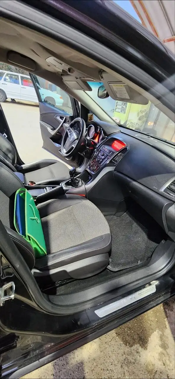 Opel Astra 2011 - Легковые автомобили (Авто) в Краснодар