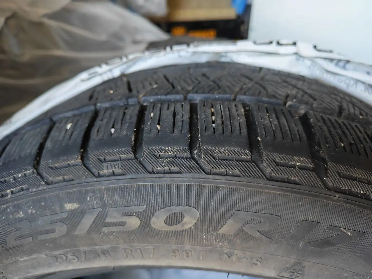 Продам зимние шины Formula Ice FR 225/50 R17 98T, 2023 г. - Шины и диски (Запчасти) в Краснодар