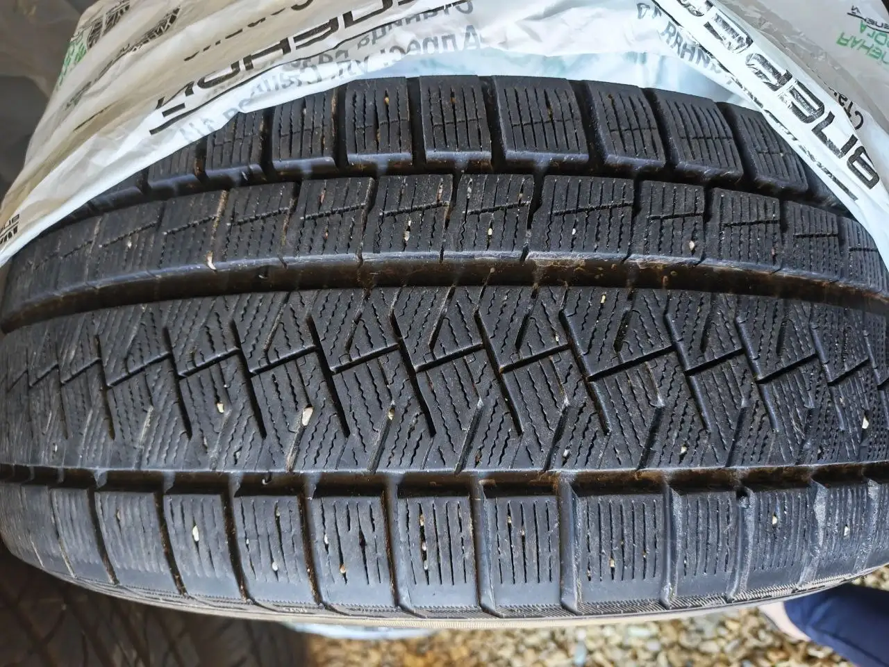 Продам зимние шины Formula Ice FR 225/50 R17 98T, 2023 г. - Шины и диски (Запчасти) в Краснодар