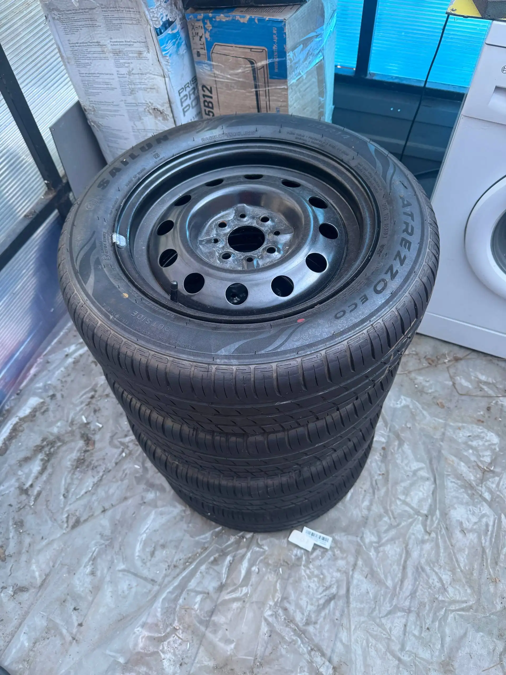 Продам летние покрышки Сайлун R14 с штамповаными дисками - Авто в Краснодар