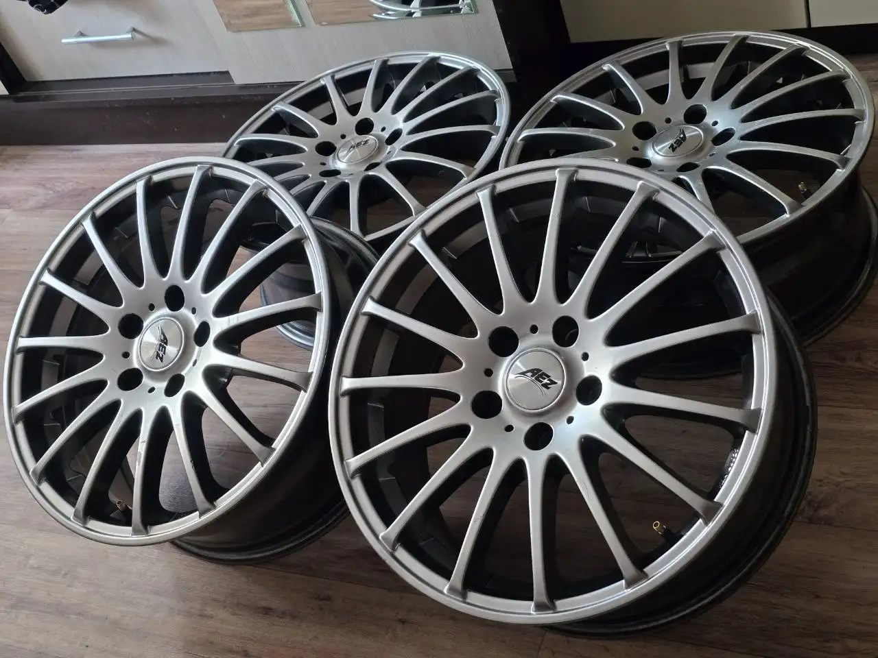 Диски AEZ 17 R17 5x114.3 ET40 ЦО 71.6 комплект - Диски и шины (Авто) в Краснодар