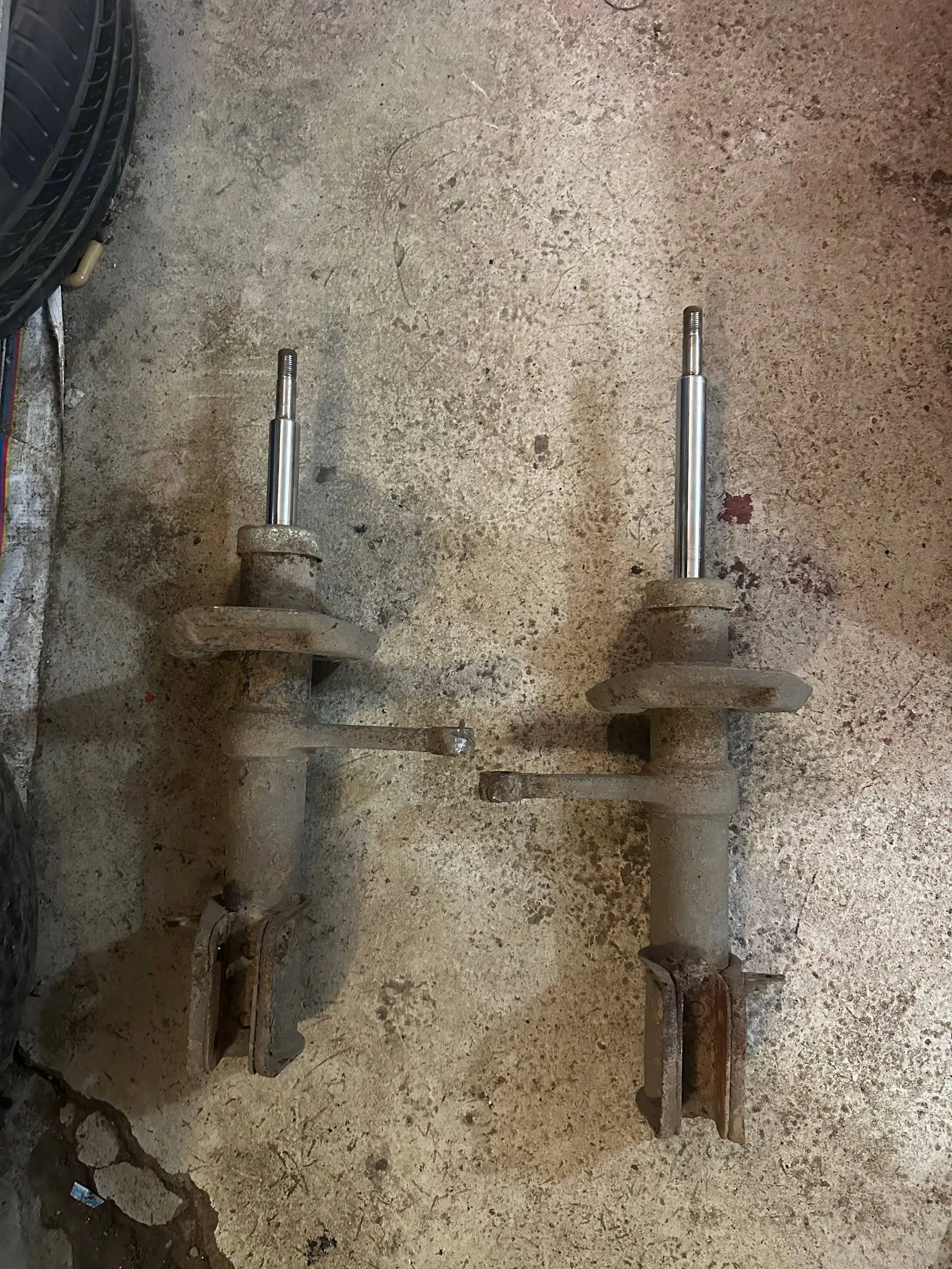 Продам стойки задние и пружины - Подвеска (Запчасти) в Самара