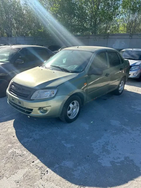 Lada Granta 2013 автомат - Запчасти и кузовные детали в Тольятти