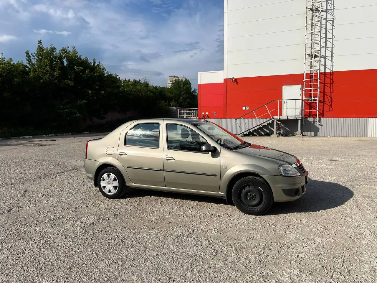Продам Renault Logan 2013 - Легковые автомобили (Авто) в Самара