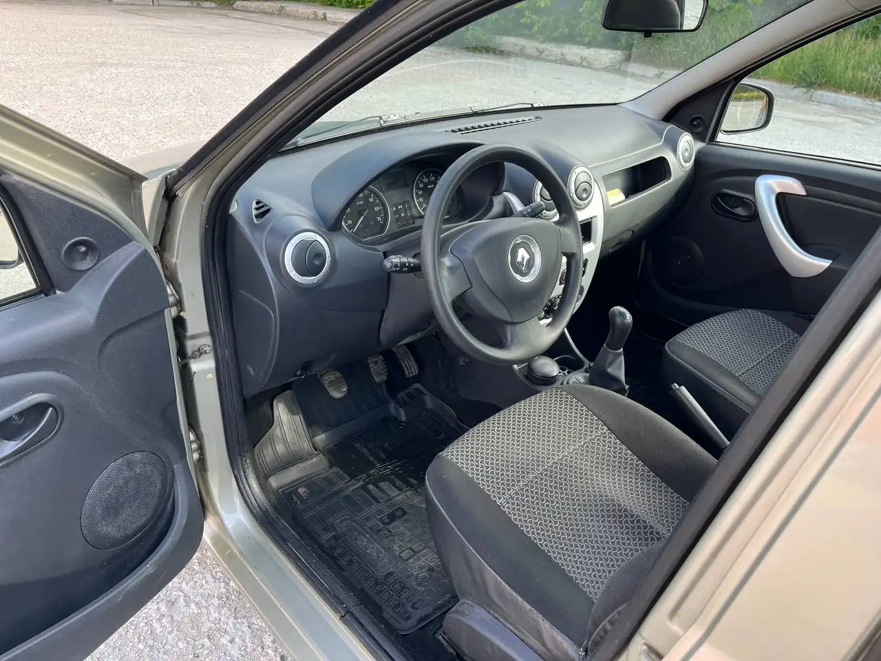 Продам Renault Logan 2013 - Легковые автомобили (Авто) в Самара