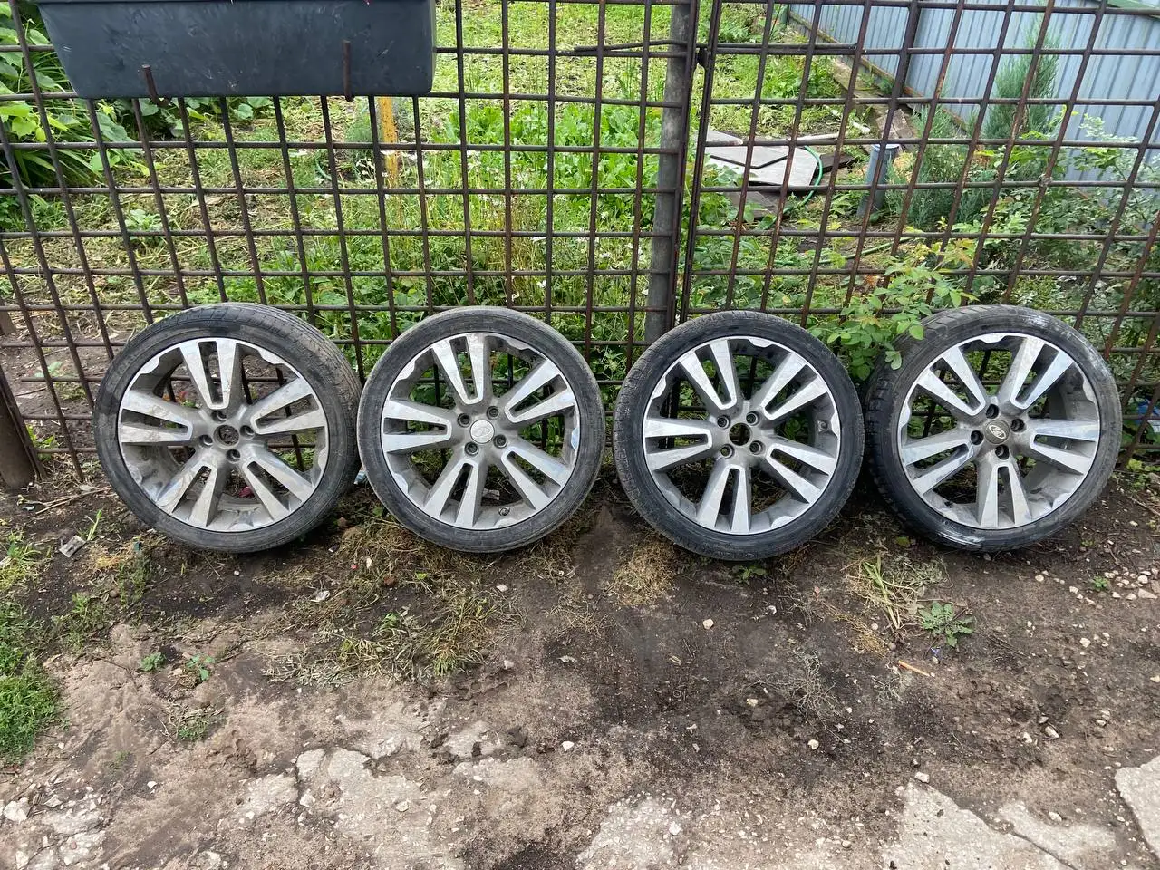 Продам колеса R17 с двумя комплектами резины - Шины и диски (Авто) в Тольятти