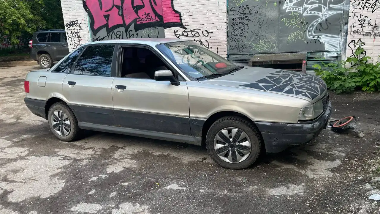 Продам Audi 80 (бочка) 1.8, передний привод - Легковые автомобили (Авто) в Самара