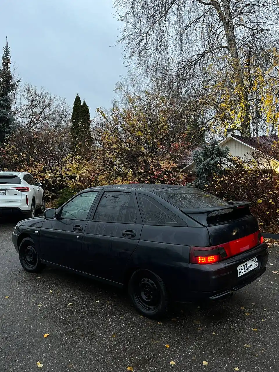 ВАЗ 2112 2005 года в черном цвете