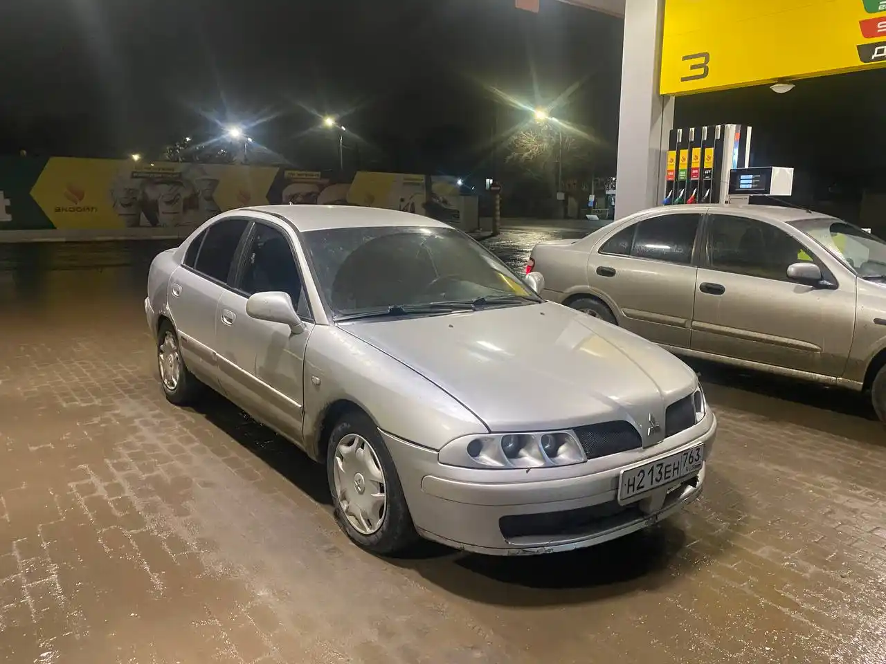 Mitsubishi Carisma 2001 года