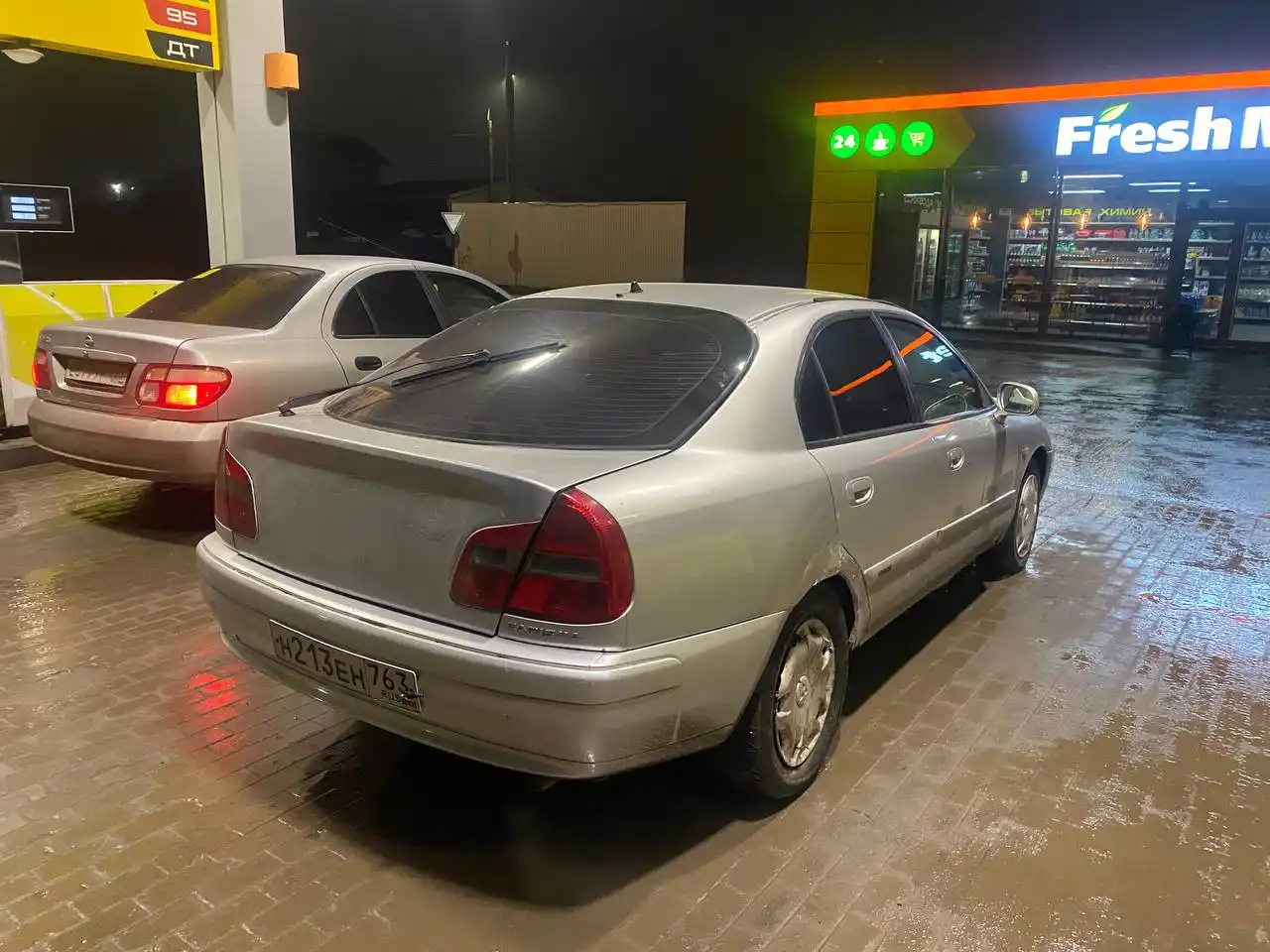 Mitsubishi Carisma 2001 года