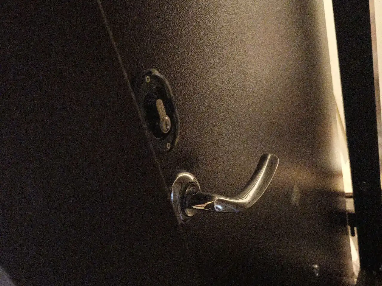 Продажа утепленных входных дверей