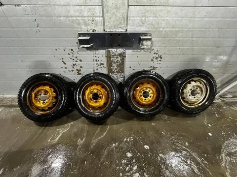 Зимние шипованные колеса на Ниву - Запчасти в Самара